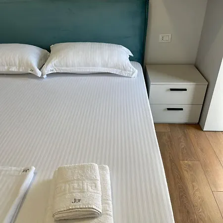 Jur Apartment *